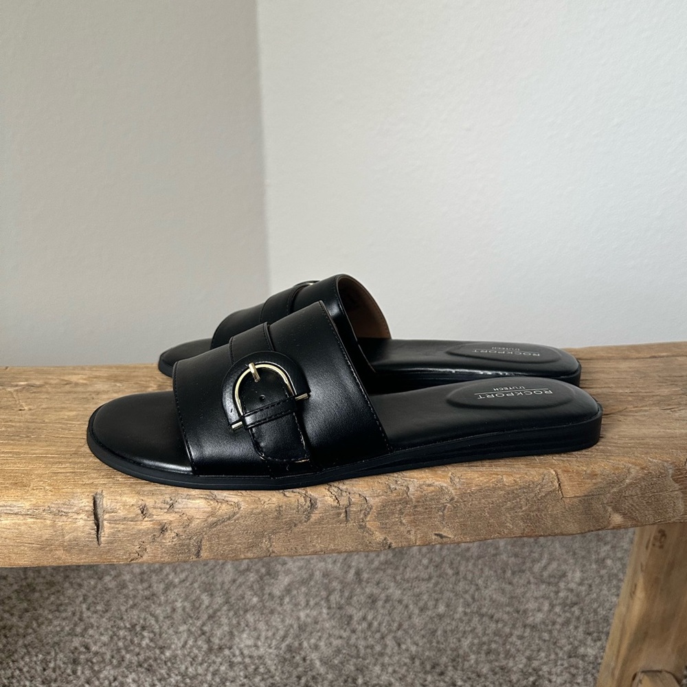 NWT Rockport Yara Slide, Black